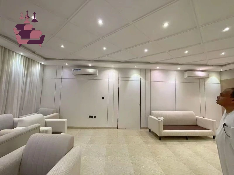 أعمال تصميم وتنفيذ ديكورات مجالس وممرات راقية، تشمل تنسيق المداخل المودرن وإضافة لمسات فخمة لزوايا الاستقبال.